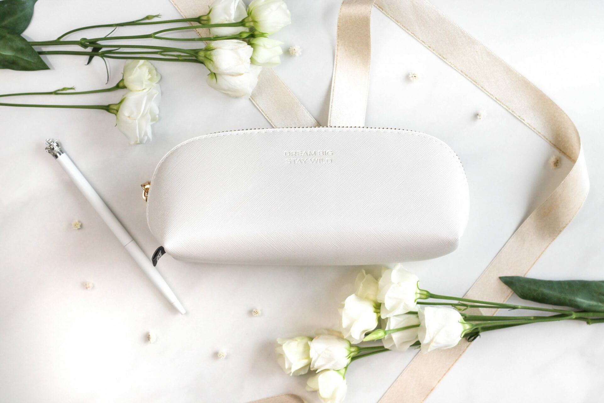 Design pencil case - dream big stay wild (white color)