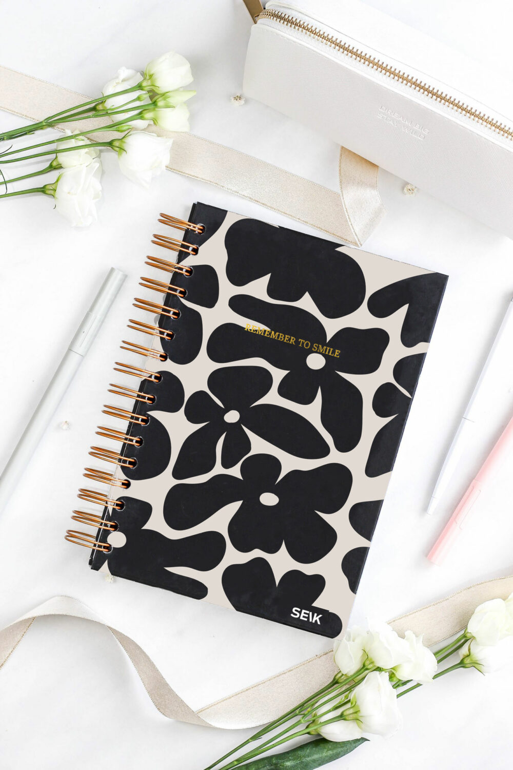 Happy Calendar planner spiral binding - Remember to smile 2026